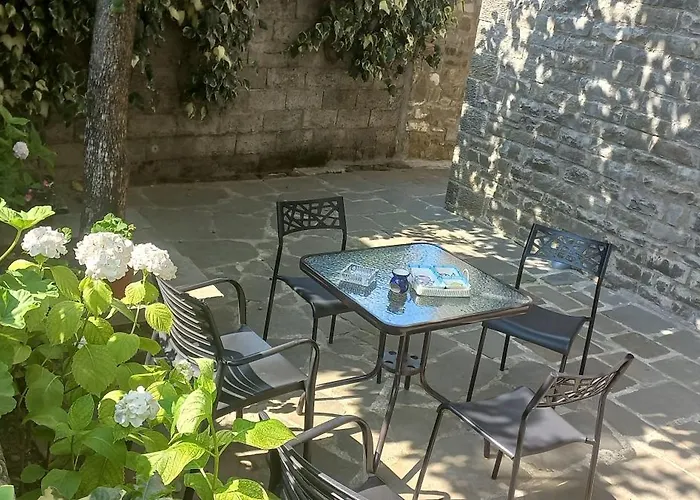 Shtepia E Trendafilave Guest house