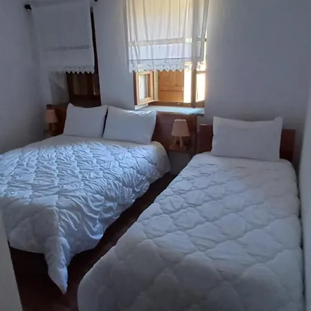 Shtepia E Trendafilave Vendégház