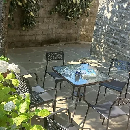 Shtepia E Trendafilave Vendégház